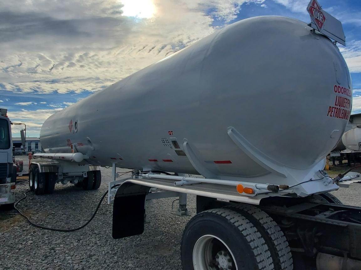 Buy 11600 GALLON Industrial Gas Tank Trailer Online MC-331 LPG LIQUID TANKER IN STOCK - Image 4
