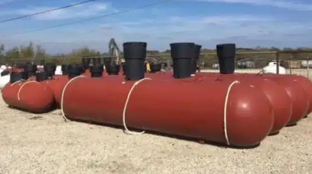2500 Gallon Propane Tank for sale - Image 2